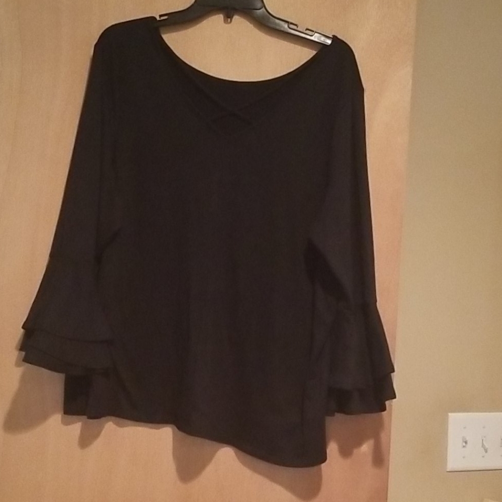 Plus size ruffle sleeve tee